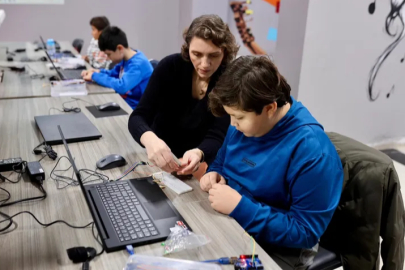 Gemlik’te çocuklar robotik kodlama öğreniyor