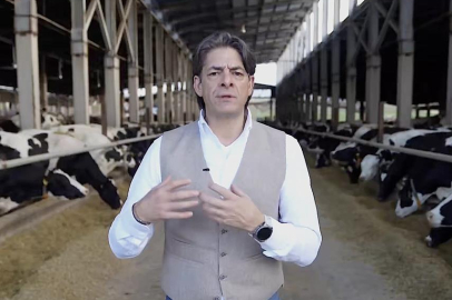 Sencer Solakoğlu, Bursa Damızlık Sığır Yetiştiricileri Birliğinden istifa etti