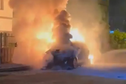 Bursa'da seyir halindeki otomobil küle döndü