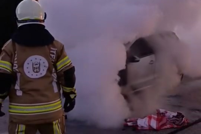 Bursa'da  hareket halindeki otomobil alev aldı