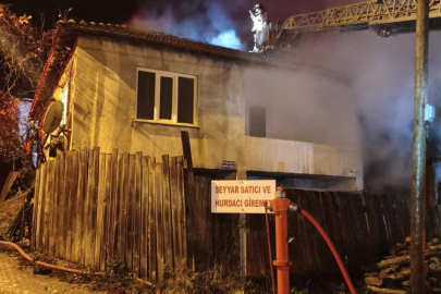 İnegöl'de samanlıkta başlayan yangın eve sıçradı