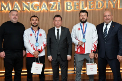 Başkan Aydın tarihi başarı yakalayan kardeşleri ağırladı