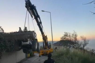Mudanya'da kepçenin vinçten düştüğü anlar kameraya yansıdı