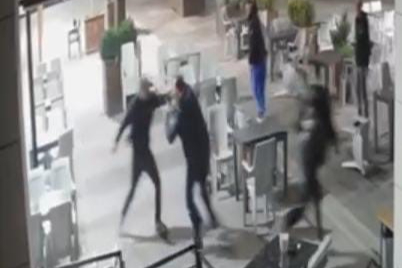 Bursa'da baba-oğuldan kan donduran saldırı...