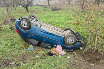 Bursa'da kontrolden çıkan otomobil tarlaya uçtu: 2 yaralı