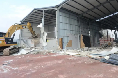 Nilüfer’de 2 kaçak yapı yıkıldı