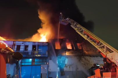 Bursa'da iş yeri yangını: Alevler çevredeki işletmelere sıçradı