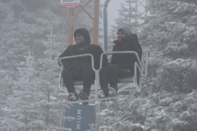 Uludağ'a yoğun kar yağdı, pistler doldu taştı