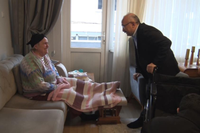 Bursa'da karlı havada yürekleri ısıtan yardım