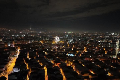 Bursalılar yeni yıla havai fişeklerle girdi