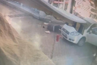 Bursa'da  alışveriş yaptıktan sonra otomobilin altında kaldı