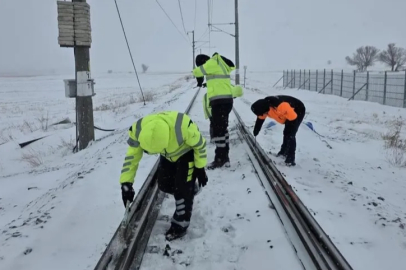 TCDD'den demiryollarında kar mesaisi