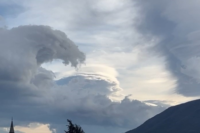 Bursa'da gökyüzünde oluşan bulutlardan görsel şölen