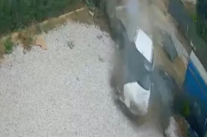 Bursa'da otomobille bahçeye daldı