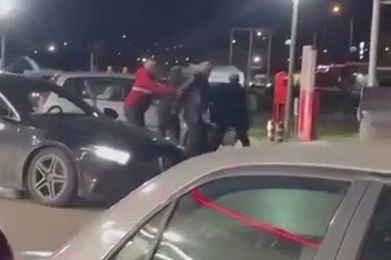 Bursa'da akaryakıt istasyonunu boks ringine çevirdiler