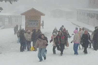 Uludağ'da kar kalınlığı 60 santimetreyi geçti