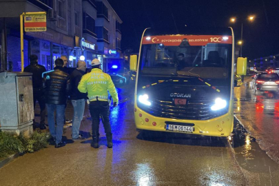 Bursa'da halk minibüsü anne ve kızına çarptı
