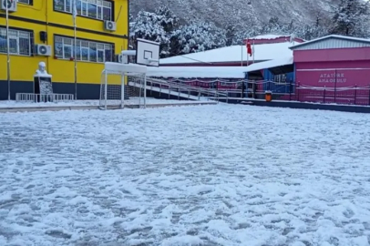 Bursa'da kar yağışı eğitimi de etkiledi