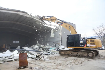 Nilüfer’de iki kaçak iş yeri yıkıldı