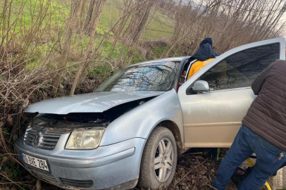 Bursa'da kontrolden çıkan otomobil ağaca çarptı: 1 yaralı