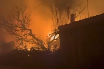 Orhaneli'de geceyi aydınlatan alevler, evi küle çevirdi