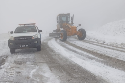 Büyükşehir'in karla mücadelesi sürüyor