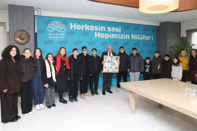 Çocuklar el emeklerini Başkan Şadi Özdemir’e hediye etti