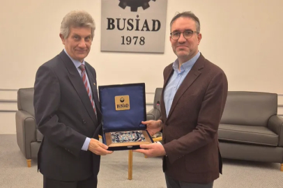 'Yapay zeka üretken değil türetkendir'