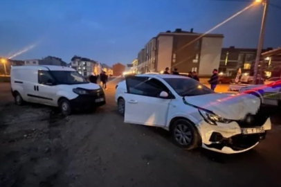 İnegöl'de araçlar çarpıştı: 2 yaralı