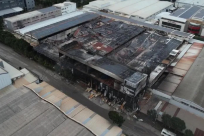 Bursa'da korkunç yangın: Kaplama fabrikası küle döndü