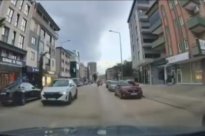 Bursa'da park halindeki araçların arasından çıkan yayaya çarptı