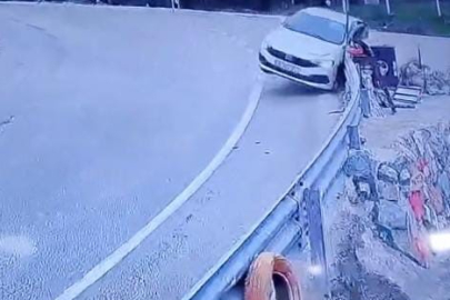 Uludağ yolunda kontrolden çıkan araç bariyerlere çarptı