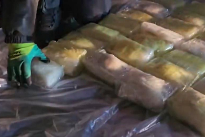 Bakan Yerlikaya: "142 kilogram metamfetamin uyuşturucu maddesi ele geçirdik"