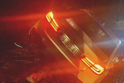 Bursa'da otomobil duvara çarptı: 2 yaralı