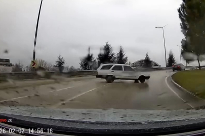 Tofaş marka otomobil yağmurda böyle spin attı