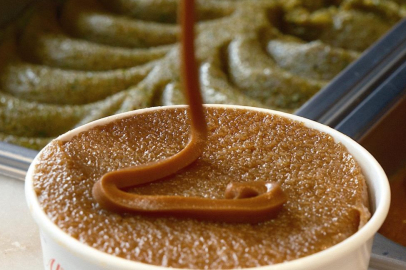 Yüzlerce yıllık tatlıyı dondurmayla buluşturdu; şimdi dünyaya satıyor