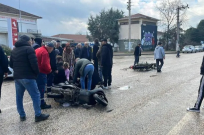 Bursa'da motosikletler kafa kafaya çarpıştı 1’i ağır 2 yaralı