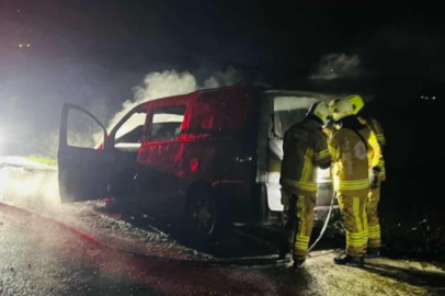 Bursa’da seyir halindeki araç alevlere teslim oldu