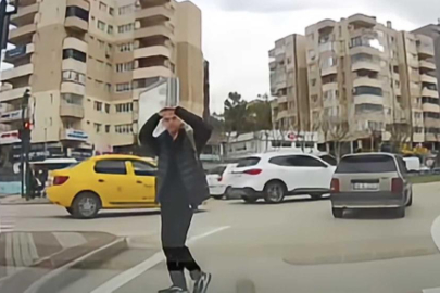 Bursa'da trafikte kameraya yansıyan küçük jest yürekleri ısıttı