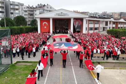 Bursa'da yer gök kırmızı beyaz