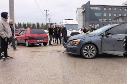 Bursa'da otomobiller çarpıştı: 1 yaralı