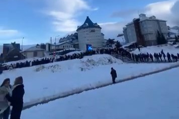 Uludağ'daki teleferik kuyruğu şaşırttı