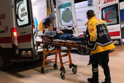 Bursa'da iki otomobil kafa kafaya çarpıştı: 3 yaralı