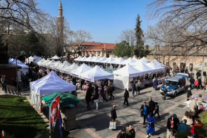 Bursa'da ‘Meydan Kadınların’ dayanışma pazarı doldu taştı