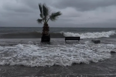 Bursa’da denizle kara birleşti, sokaklar göle döndü