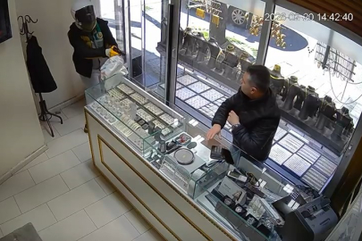 Bursa'daki kuyumcu soygunu güvenlik kamerasında