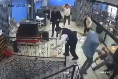 Bursa'da sandalye ve masalar havada uçuştu