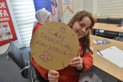 Bursa'da kadın çalışanların haklarına dikkat çekildi