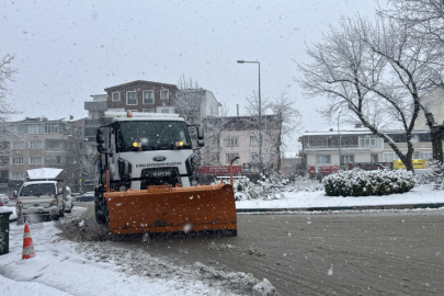 Büyükşehir karla mücadelede sahada