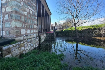 Uluabat Gölü'nün suları 625 yıllık camiyi tehdit ediyor